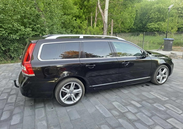 Volvo V70 cena 43600 przebieg: 318689, rok produkcji 2016 z Otwock małe 562